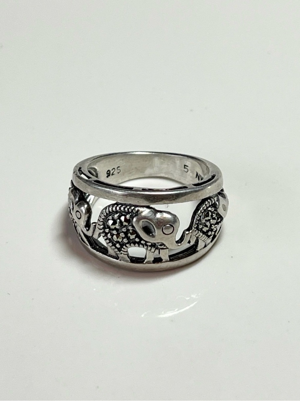 Sterling Silver 925 NV Marcasite Pavé Elephant Band Ring Size 5.5 Vintage Used